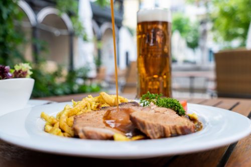 Spanferkel am Spieß